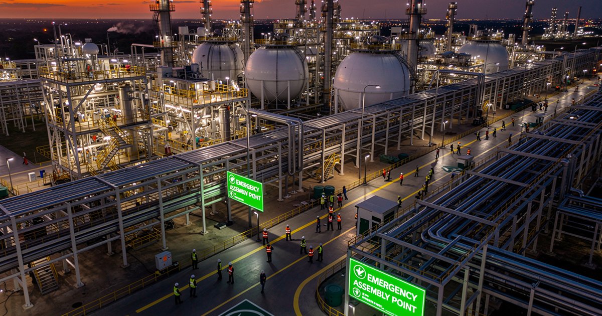 Emergency escape route and muster point engineering for industrial petrochemical process facility